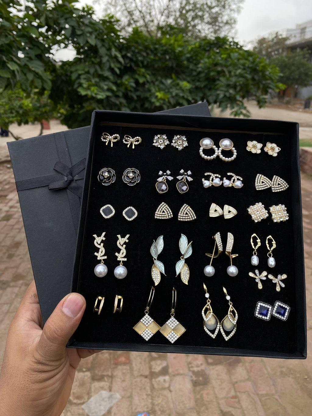 ✨ Trending Luxury Earrings Box – 24 Pairs ✨